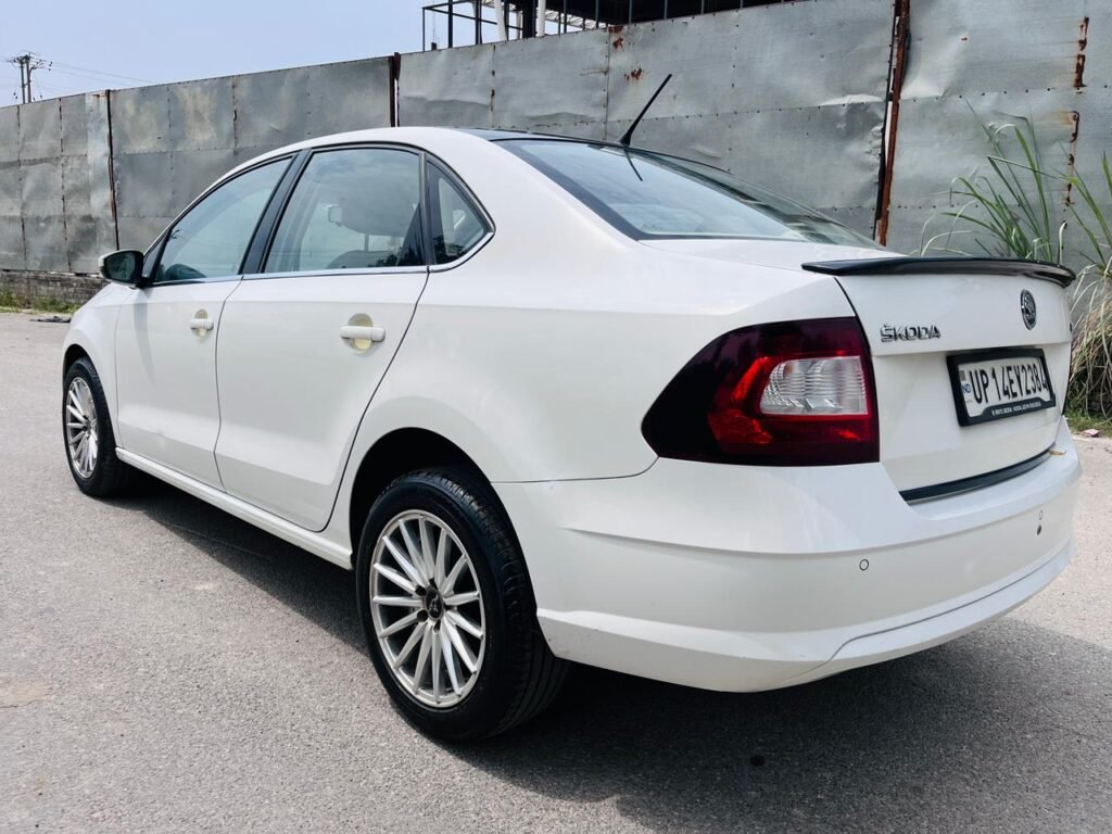 Skoda Rapid Active 1.0 TSI MT photo 2