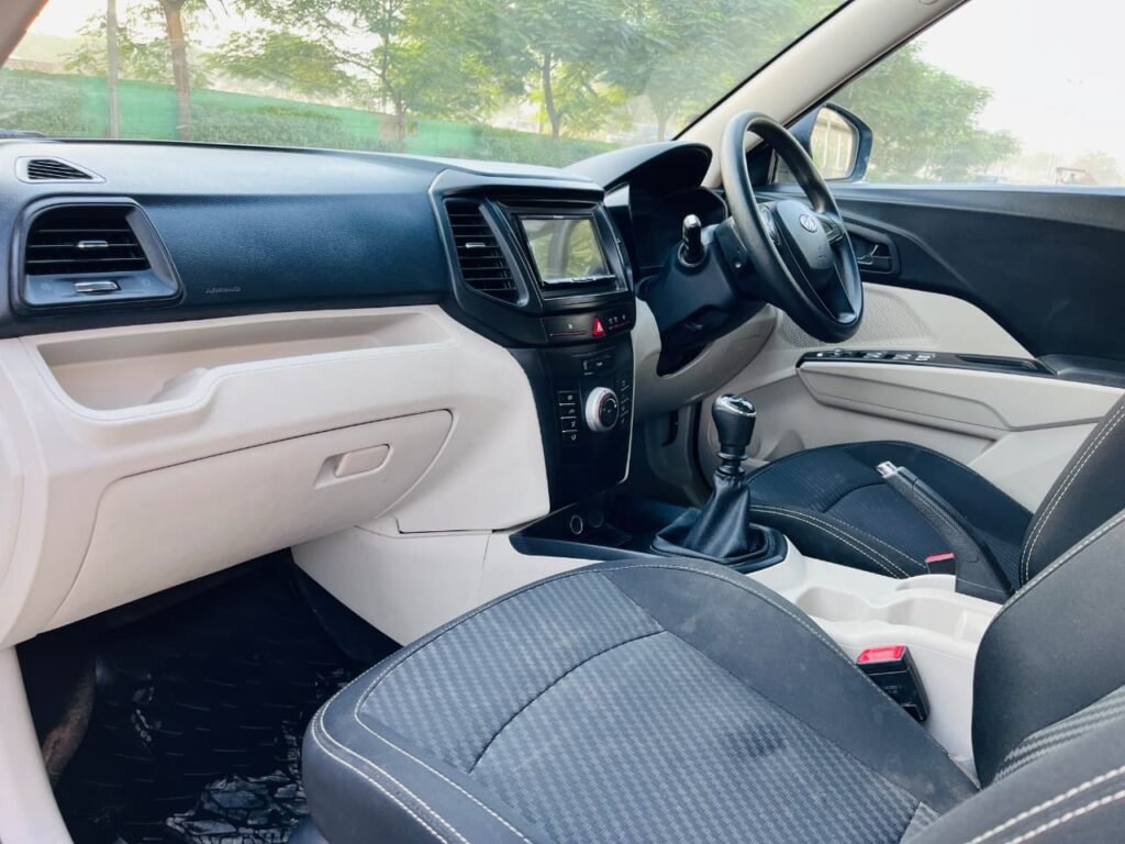 MAHINDRA XUV300 W4 PETROL 2022 – Turbo 1.2L photo 9