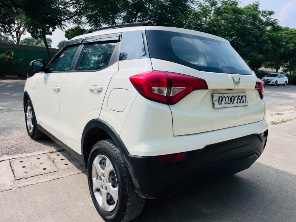 Mahindra XUV300 W6 Petrol photo 10
