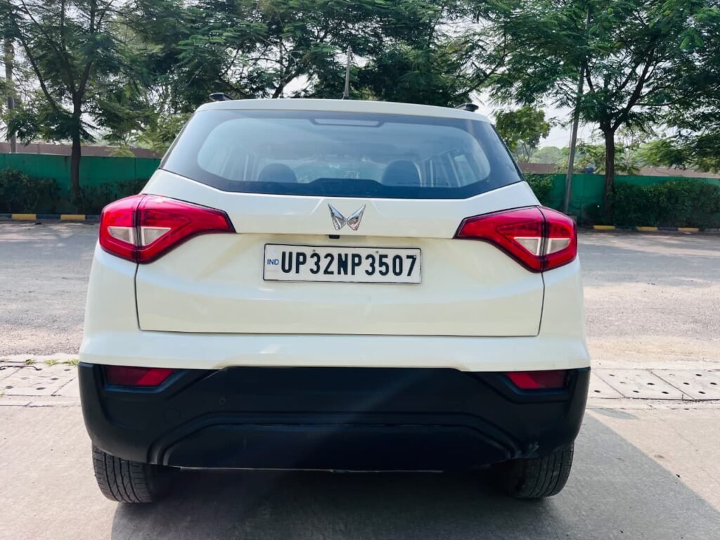 Mahindra XUV300 W6 Petrol photo 14