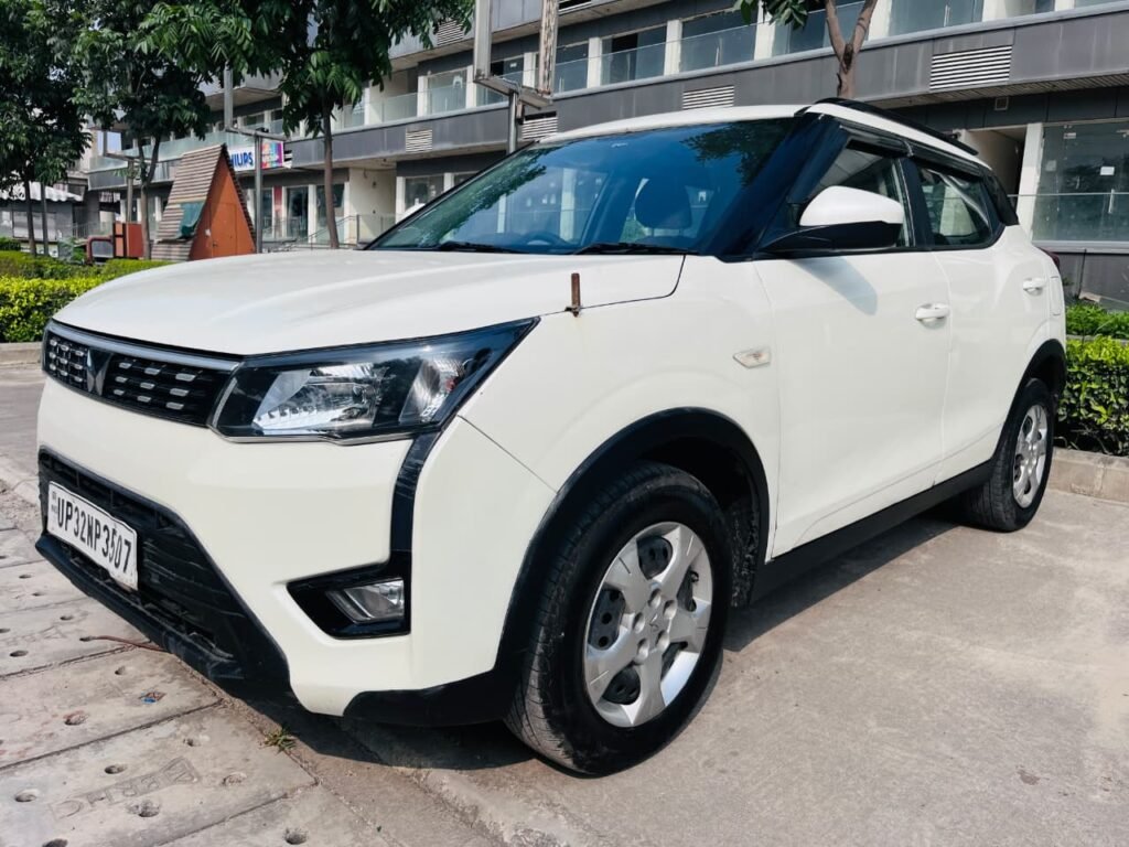 Mahindra XUV300 W6 Petrol